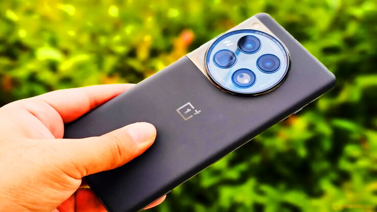 OnePlus 12 smartphone discount deal