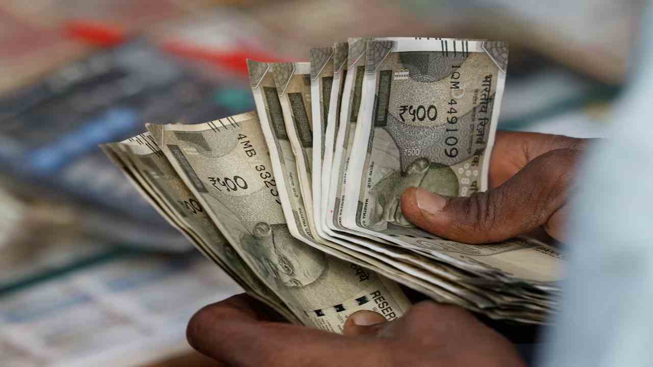 advance salary pension maharashtra august 2025